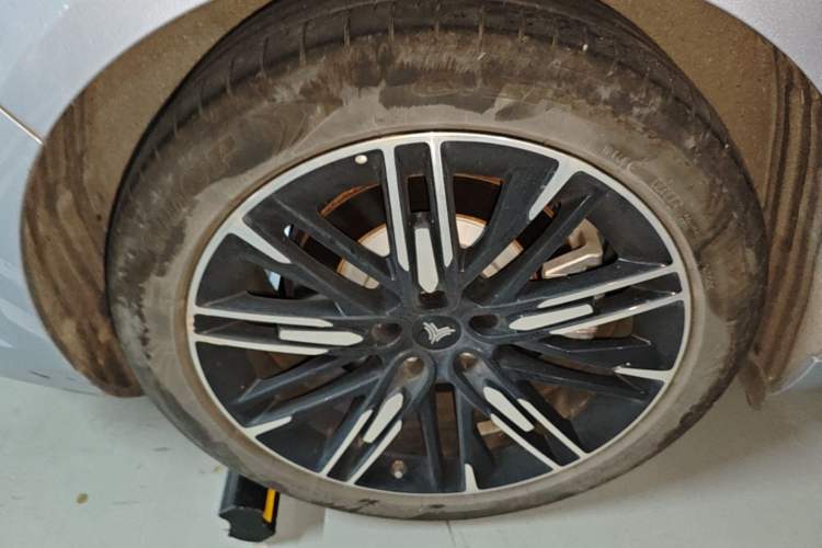 Used NETA S 2024 Extended-Range 1060 Edition Right Rear Wheel Hub