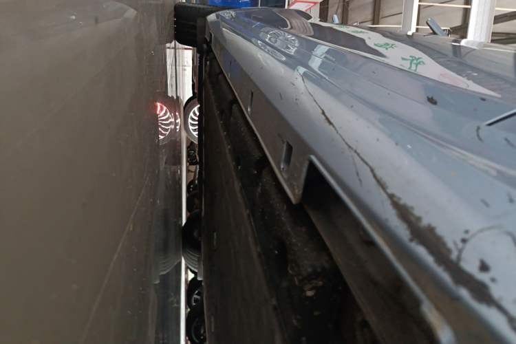 Used NETA S 2024 Pure Electric 520km Rear-Drive AR-HUD Version Right Side Sill