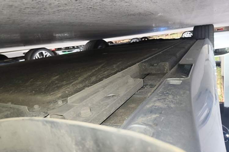 Used NETA S 2024 Pure Electric 520km Rear-Drive Lite Version Left Side Sill