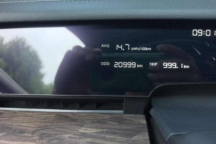 Used NETA S 2024 Range-Extended 1060 Lite Edition Odometer Close Up