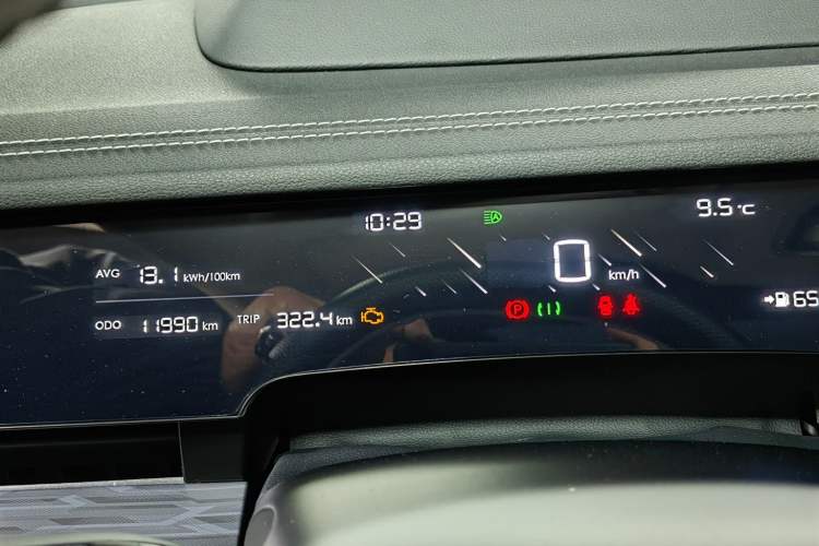 Used NETA S 2024 Revised Version Range-Extended 1160 AR-HUD Edition Odometer Close Up