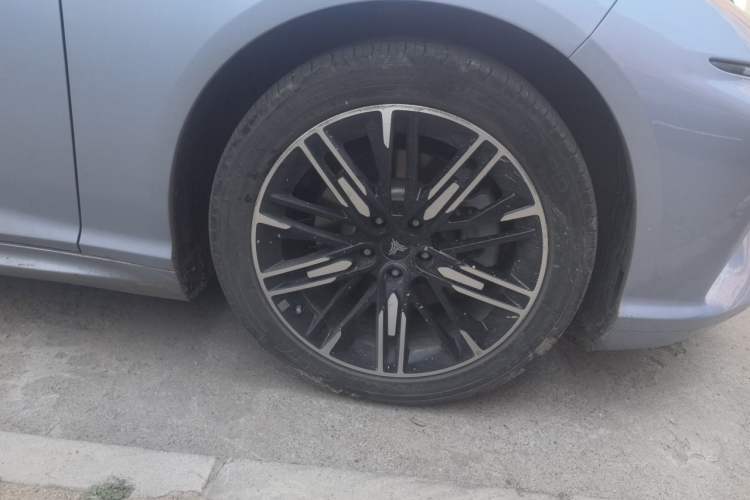 Used NETA S 2024 Pure Electric 520km Rear-Drive Lite Version Right Front Wheel Hub