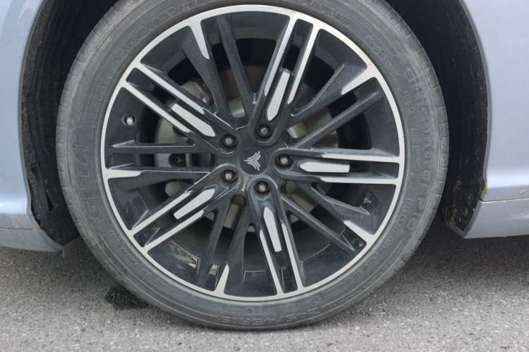 Used NETA S 2024 Range-Extended 1060 Lite Edition Right Front Wheel Hub