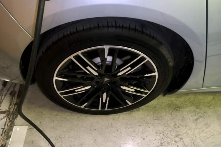 Used NETA S 2024 Range-Extended 1060 Lite Edition Right Rear Wheel Hub
