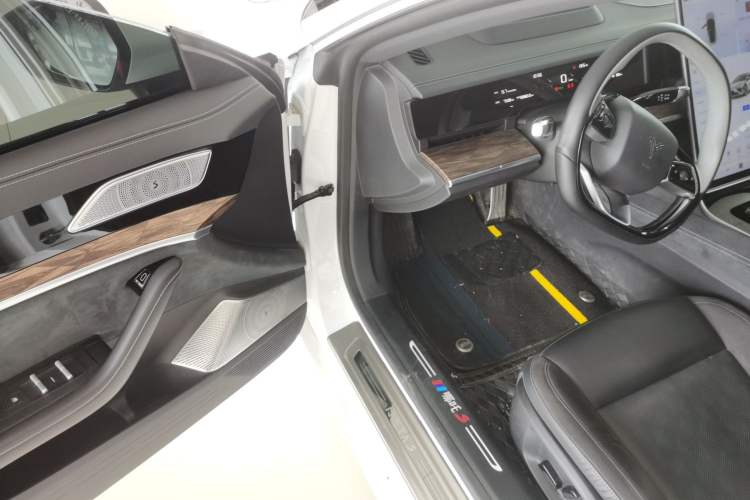 Used NETA S 2024 Extended-Range 1060 Edition Driver Seat
