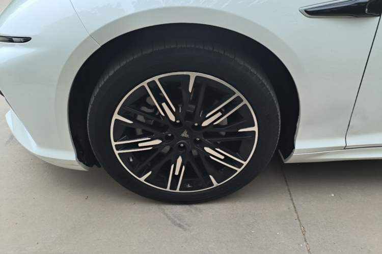 Used NETA S 2024 Pure Electric 520km Rear-Drive Lite Version Left Front Wheel Hub
