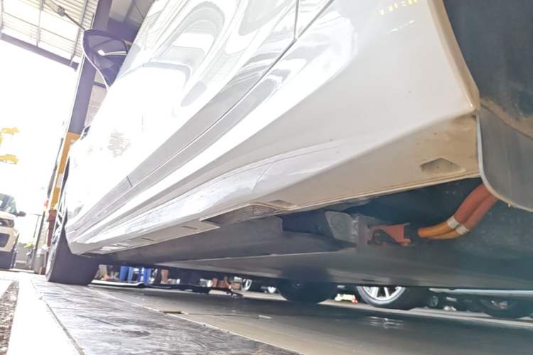 Used NETA S 2024 Range-Extended 1060 Lite Edition Left Side Sill