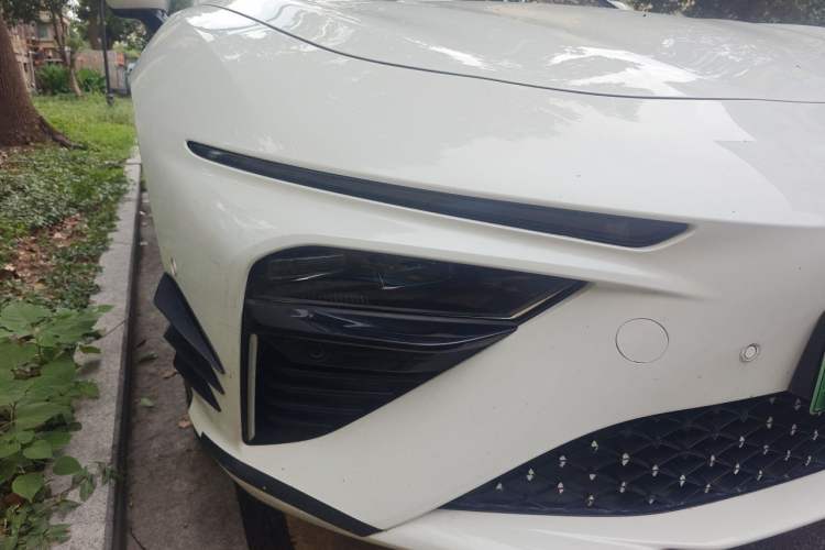 Used NETA S 2024 Extended-Range 1060 Edition Right Front Headlight