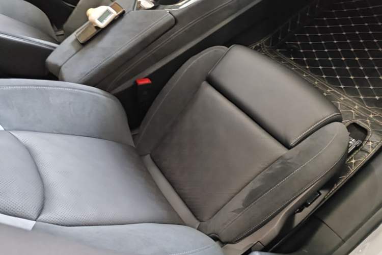 Used NETA S 2024 Range-Extended 1060 Lite Edition Right Front Seat