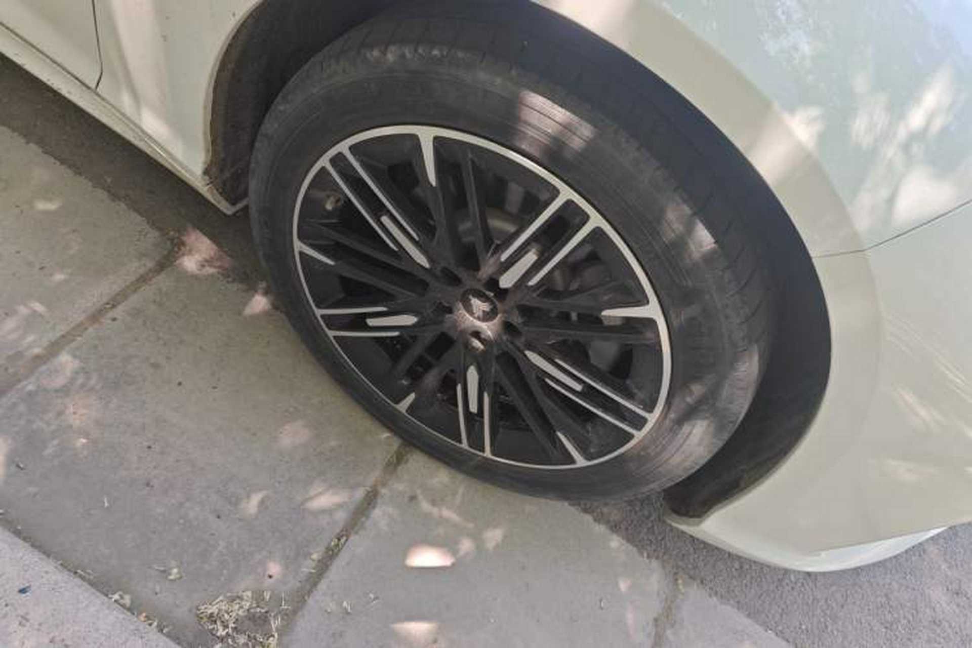 Used NETA S 2024 Pure Electric 520km Rear-Drive Lite Version Right Front Wheel Hub