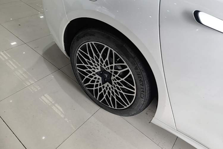 Used NETA S 2024 Revised Version Range-Extended 1160 AR-HUD Edition Right Rear Wheel Hub