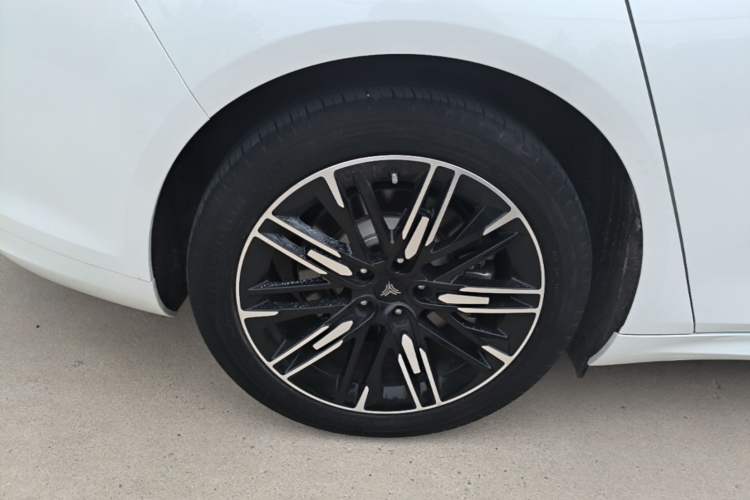 Used NETA S 2024 Pure Electric 520km Rear-Drive Lite Version Right Rear Wheel Hub