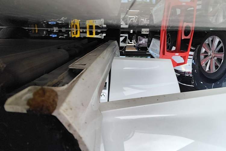 Used NETA S 2024 Revised Version Range-Extended 1160 AR-HUD Edition Right Side Sill