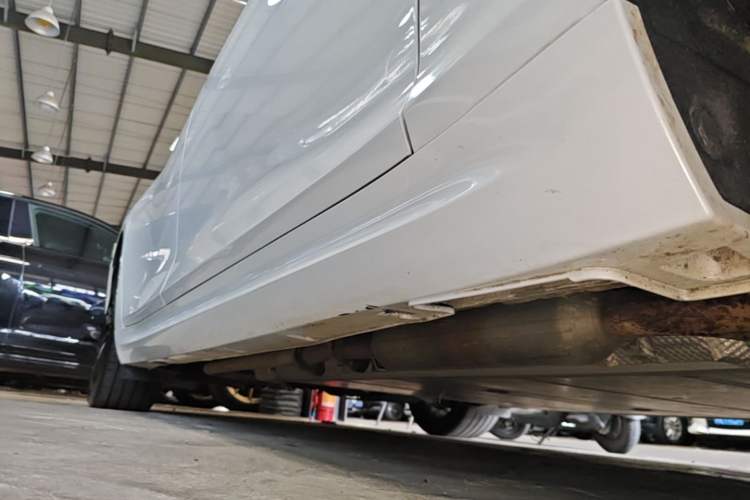Used NETA S 2024 Range-Extended 1060 Lite Edition Right Side Sill