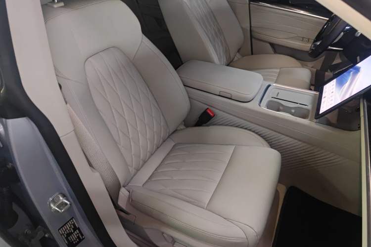 Used NETA S Shooting Brake 2024 Range-Extended 300 Standard Edition Right Front Seat