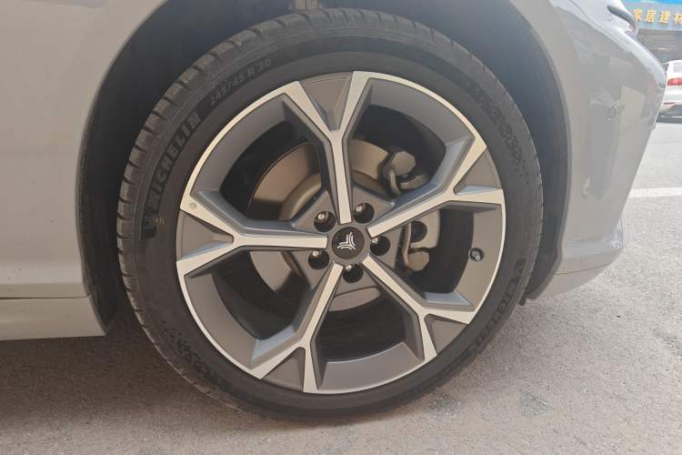 Used NETA S Shooting Brake 2024 Range-Extended 300 Pro Edition Right Front Wheel Hub
