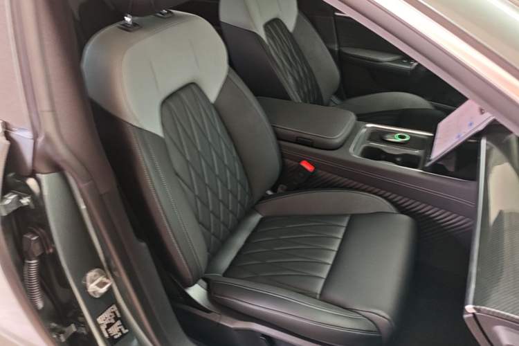 Used NETA S Shooting Brake 2024 Range-Extended 300 Standard Edition Right Front Seat