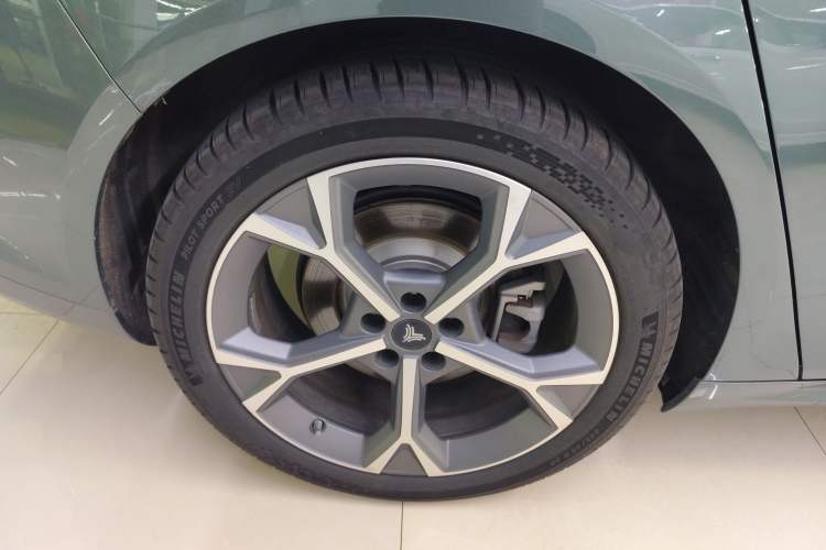 Used NETA S Shooting Brake 2024 Range-Extended 300 Pro Edition Right Rear Wheel Hub