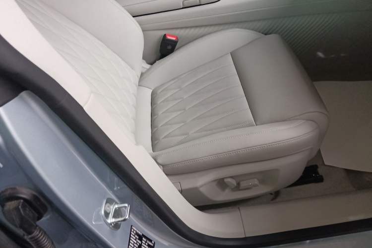 Used NETA S Shooting Brake 2024 Range-Extended 300 Standard Edition Right Front Seat