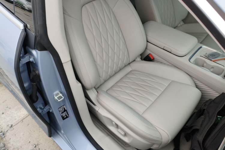 Used NETA S Shooting Brake 2024 Pure Electric 510 Standard Edition Right Front Seat