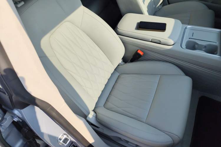 Used NETA S Shooting Brake 2024 Range-Extended 300 Standard Edition Right Front Seat