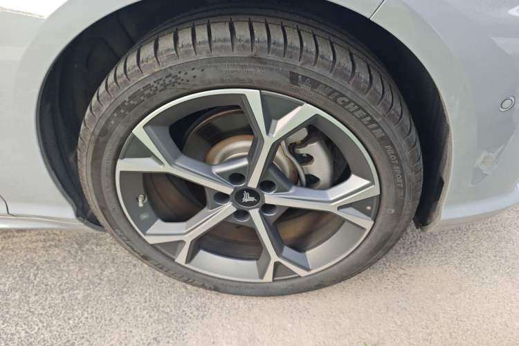 Used NETA S Shooting Brake 2024 Range-Extended 300 Pro Edition Right Front Wheel Hub