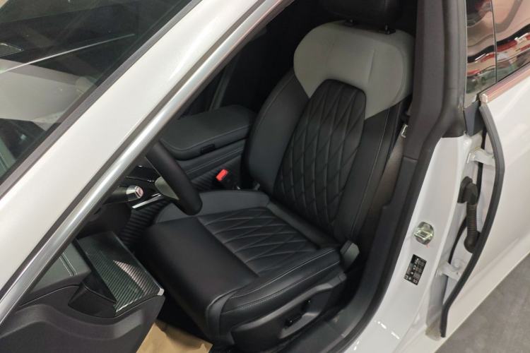 Used NETA S Shooting Brake 2024 Range-Extended 300 Standard Edition Left Front Seat