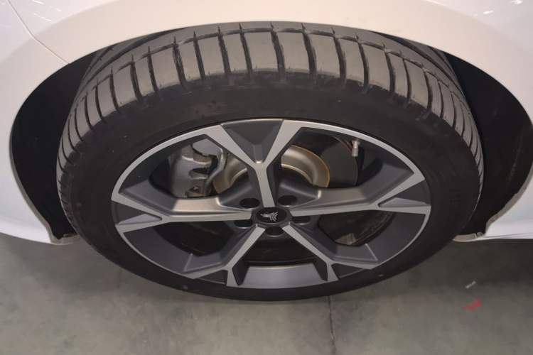 Used NETA S Shooting Brake 2024 Range-Extended 300 Pro Edition Left Front Wheel Hub
