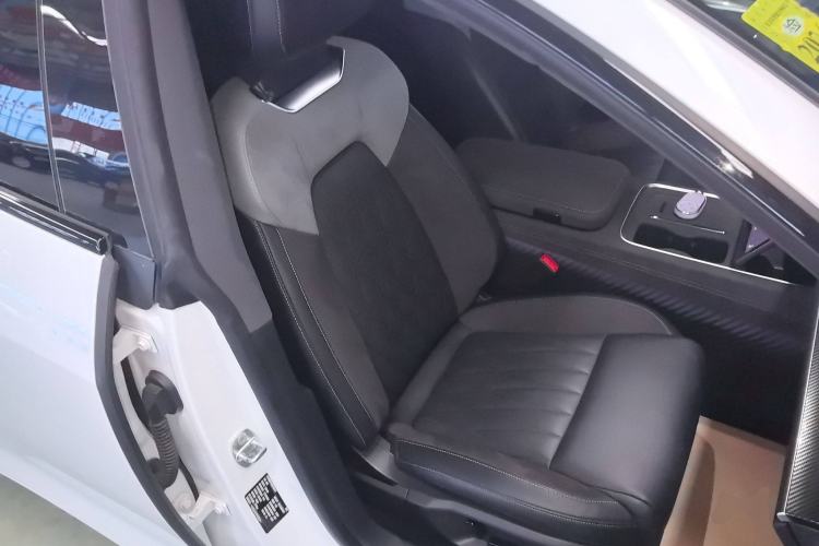 Used NETA S Shooting Brake 2024 Range-Extended 300 Pro Edition Right Front Seat