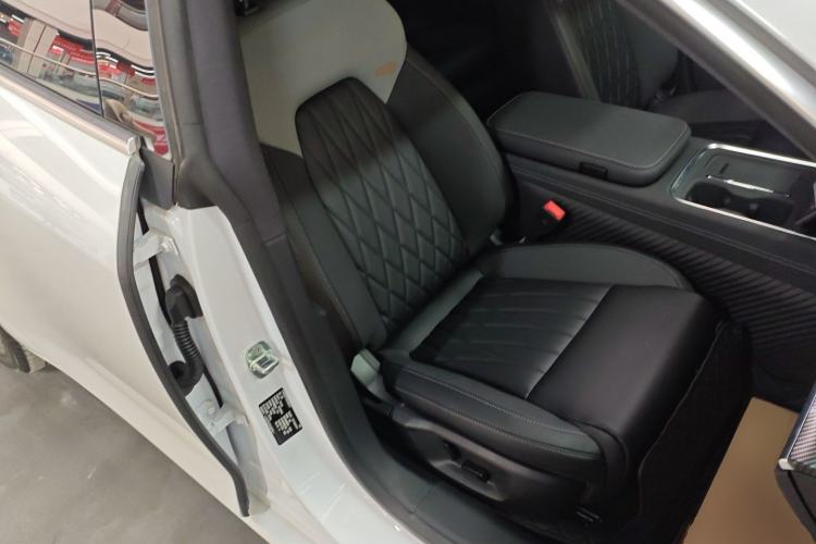 Used NETA S Shooting Brake 2024 Range-Extended 300 Standard Edition Right Front Seat