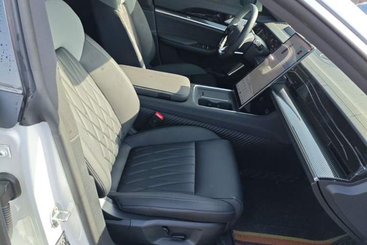 Used NETA S Shooting Brake 2024 Range-Extended 300 Standard Edition Right Front Seat