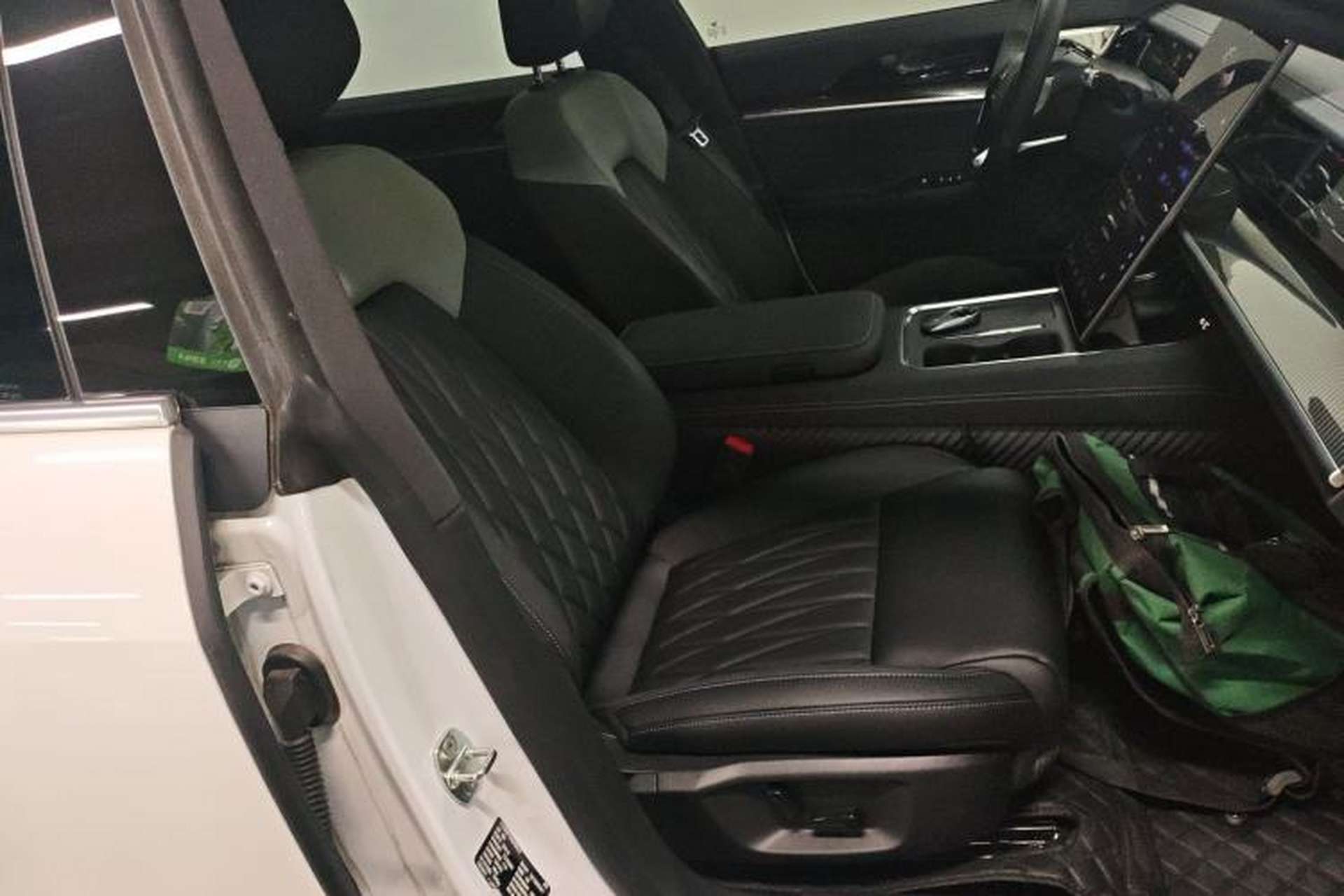 Used NETA S Shooting Brake 2024 Range-Extended 300 Standard Edition Right Front Seat