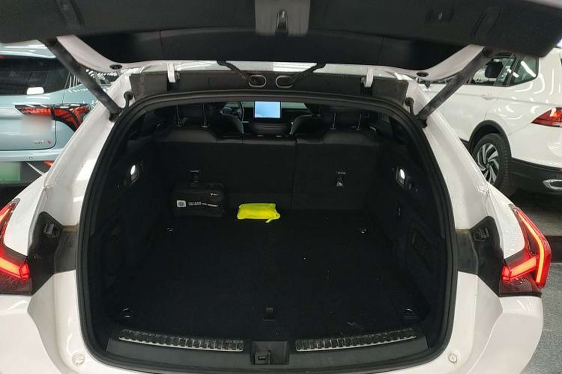 Used NETA S Shooting Brake 2024 Range-Extended 300 Standard Edition Trunk