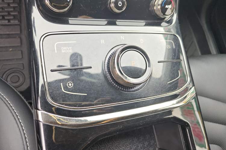 Used NETA U 2022 Zhi 400 Lithium-Nickel-Manganese-Cobalt Energy System Gear Lever
