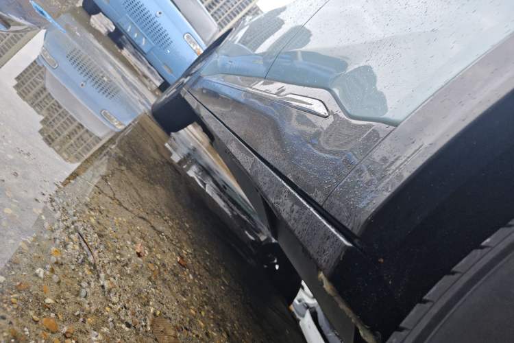 Used NETA U 2022 Zhi 400 Lithium-Nickel-Manganese-Cobalt Energy System Left Side Sill