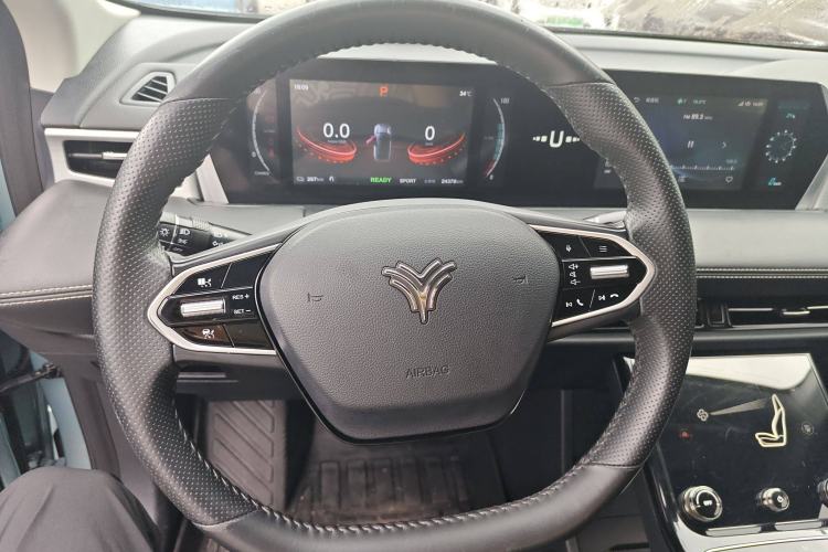 Used NETA U 2022 Zhi 400 Lithium-Nickel-Manganese-Cobalt Energy System Steering Wheel