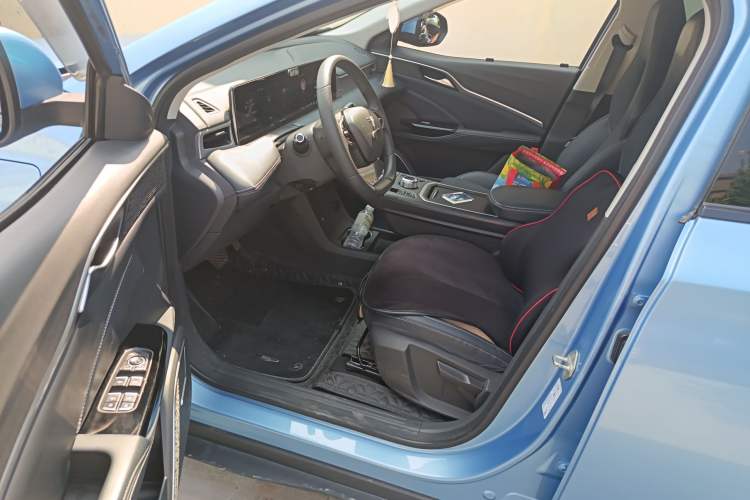 Used NETA U 2020 400 U-Shape Interior 3
