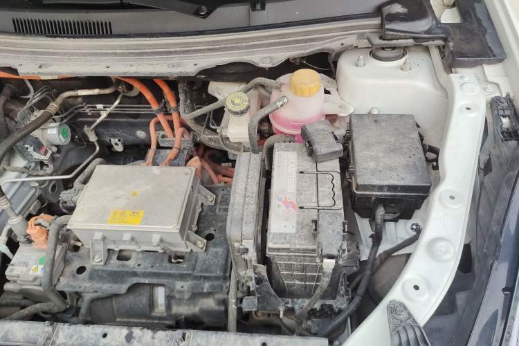 Used NETA U 2020 520 U-Shape Engine Bay Left