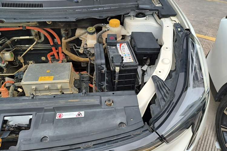 Used NETA U 2020 400 U-Shape Engine Bay Left