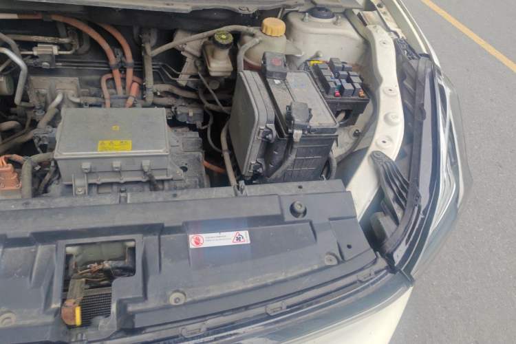 Used NETA U 2020 400 U-Shape Engine Bay Left
