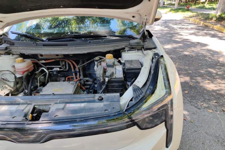Used NETA U 2020 400 U-Shape Engine Bay Left