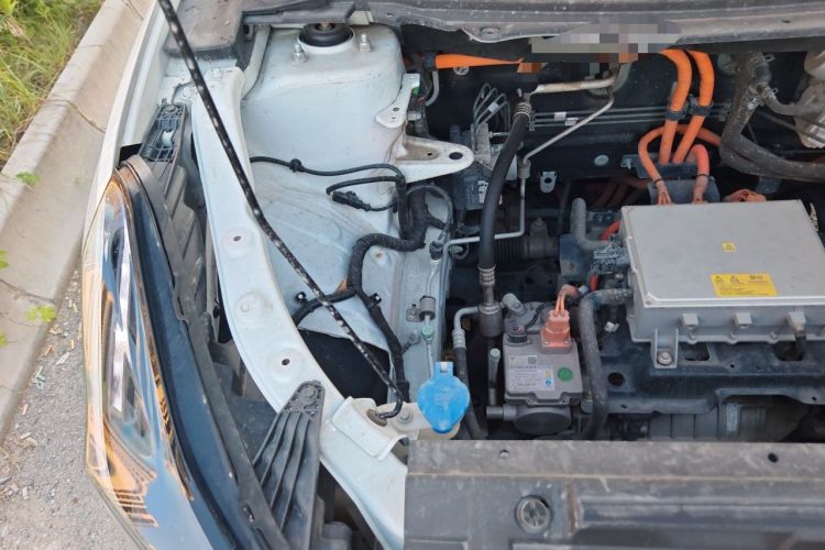 Used NETA U 2020 400 U-Shape Engine Bay Right