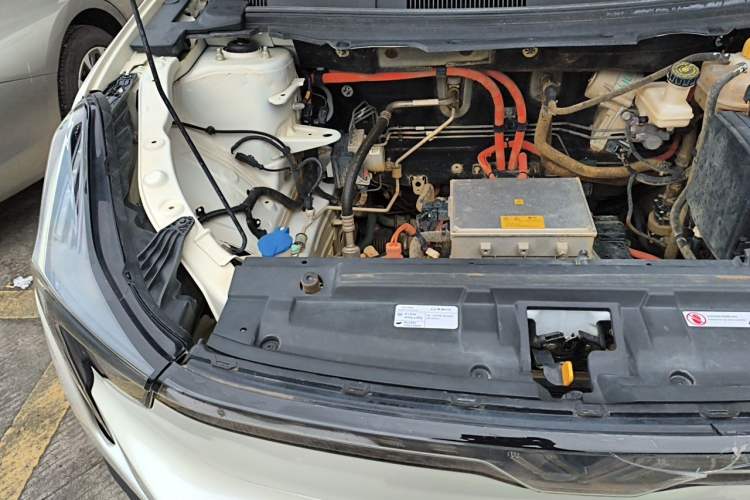 Used NETA U 2020 400 U-Shape Engine Bay Right
