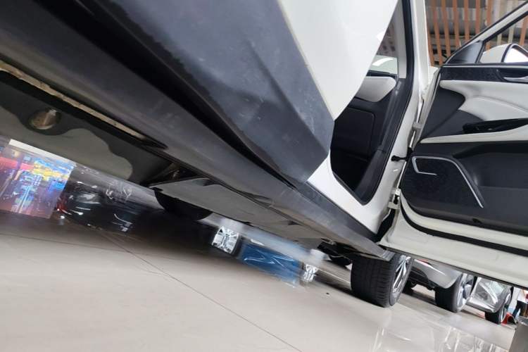 Used NETA U 2020 400 U-Create Right Side Sill