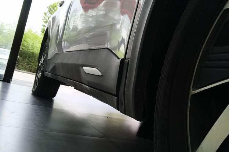 Used NETA U 2020 400 U-Create Right Side Sill