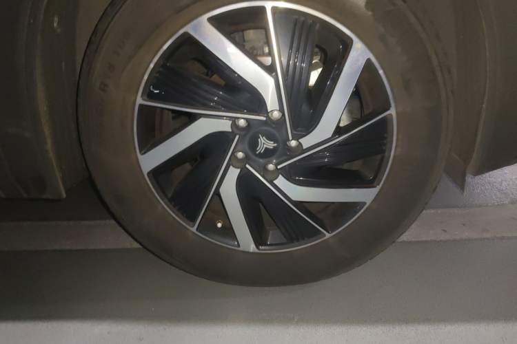 Used NETA U 2021 Pro 400 Cruiser Edition Right Front Wheel Hub