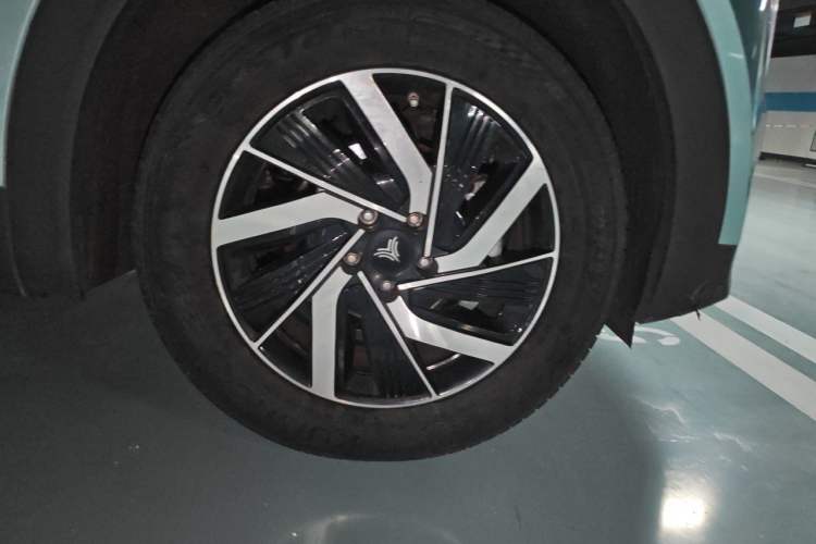 Used NETA U 2021 Pro 400 Cruiser Edition Right Front Wheel Hub