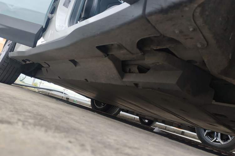 Used NETA U 2021 Pro 500 Lunar Edition Right Side Sill