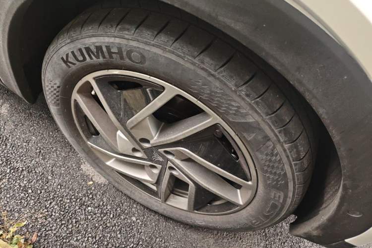 Used NETA U 2021 Pro 500 Lunar Edition Right Front Wheel Hub
