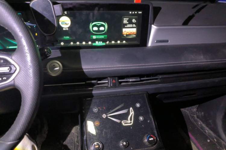 Used NETA U 2021 Pro 400 Cruiser Edition Audio And AC Panel